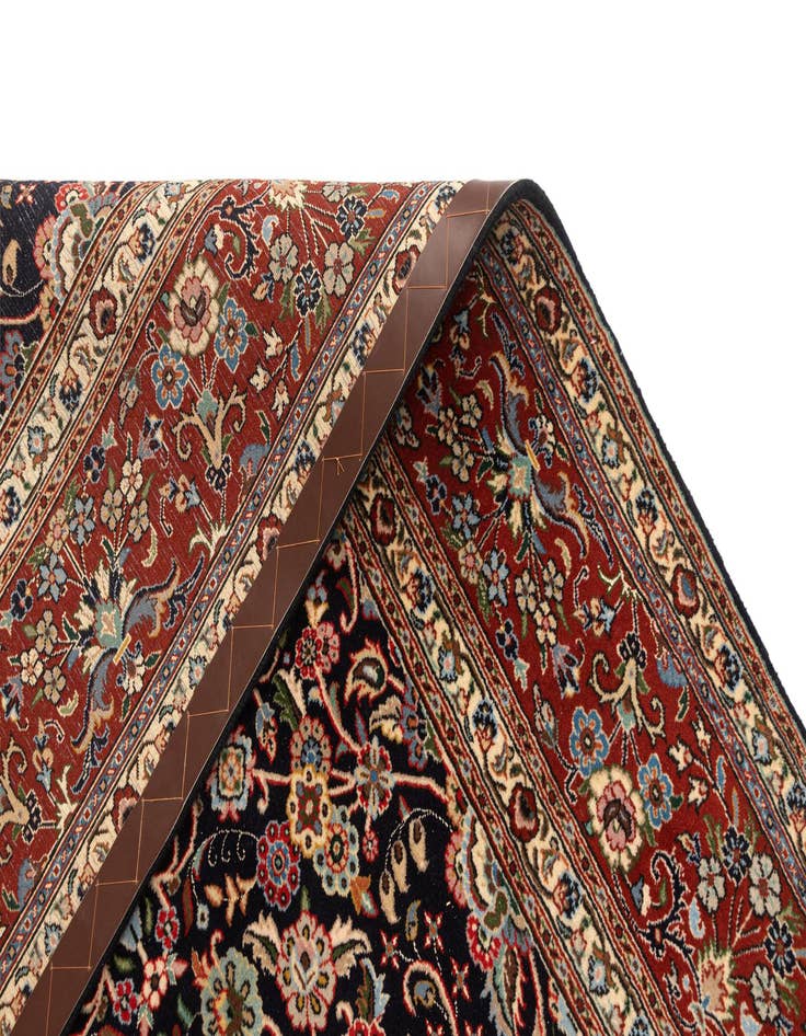 Detail image of  6' 5 x 8' 11 Mood Wool Rug