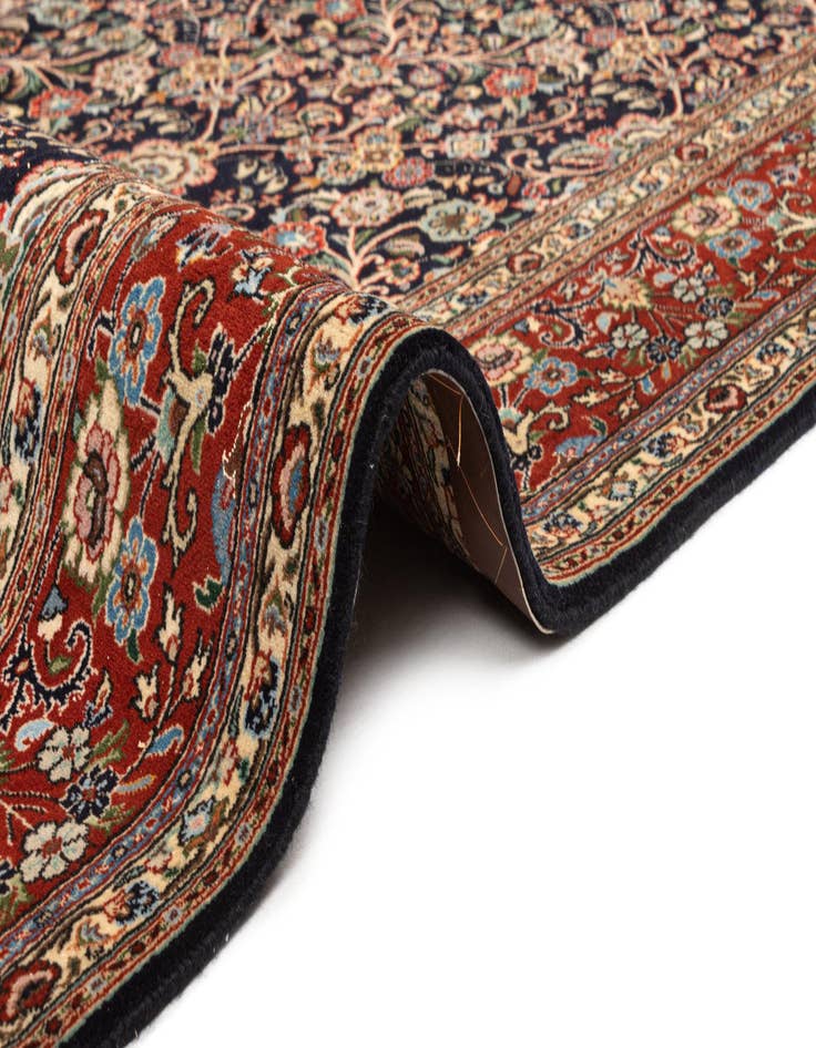 Detail image of  6' 5 x 8' 11 Mood Wool Rug