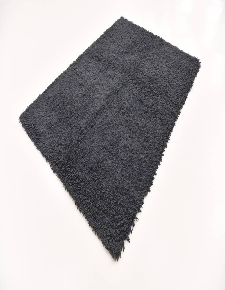 Detail image of  5' 6 x 7' 6 Solid Shag Rug