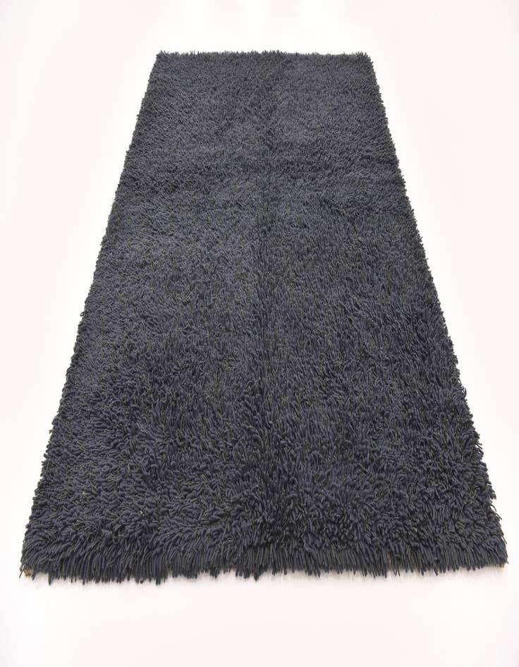 Detail image of  5' 6 x 7' 6 Solid Shag Rug