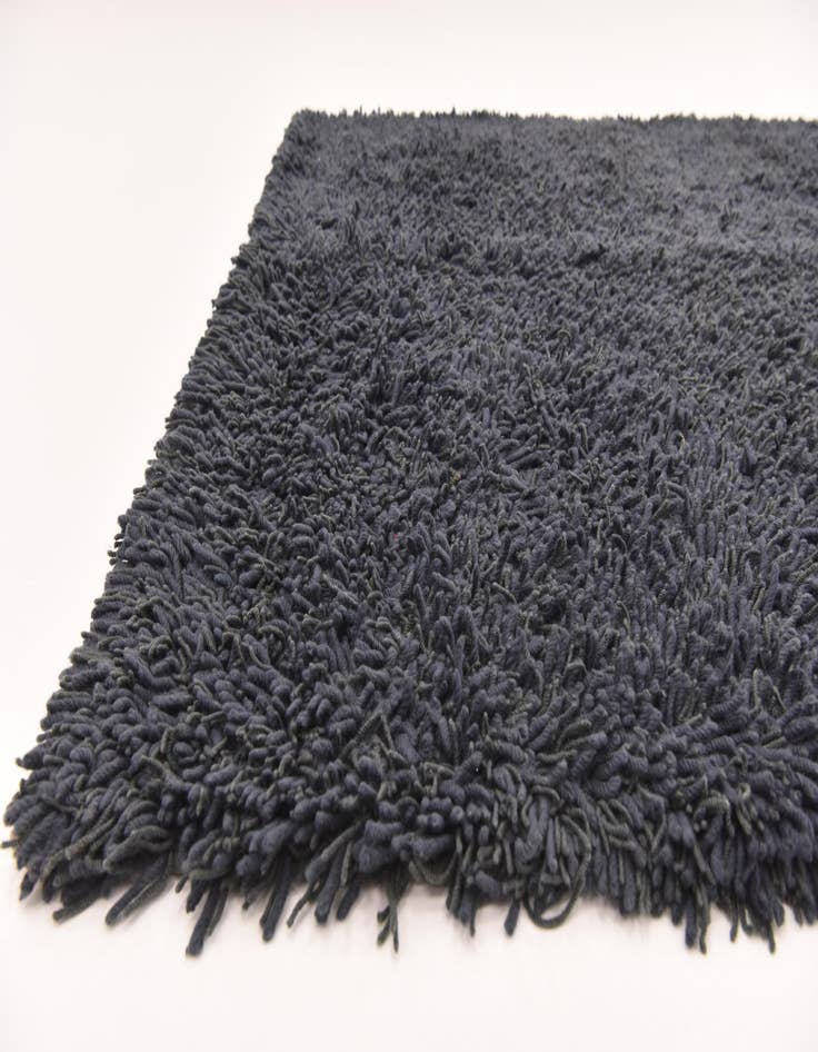 Detail image of  5' 6 x 7' 6 Solid Shag Rug