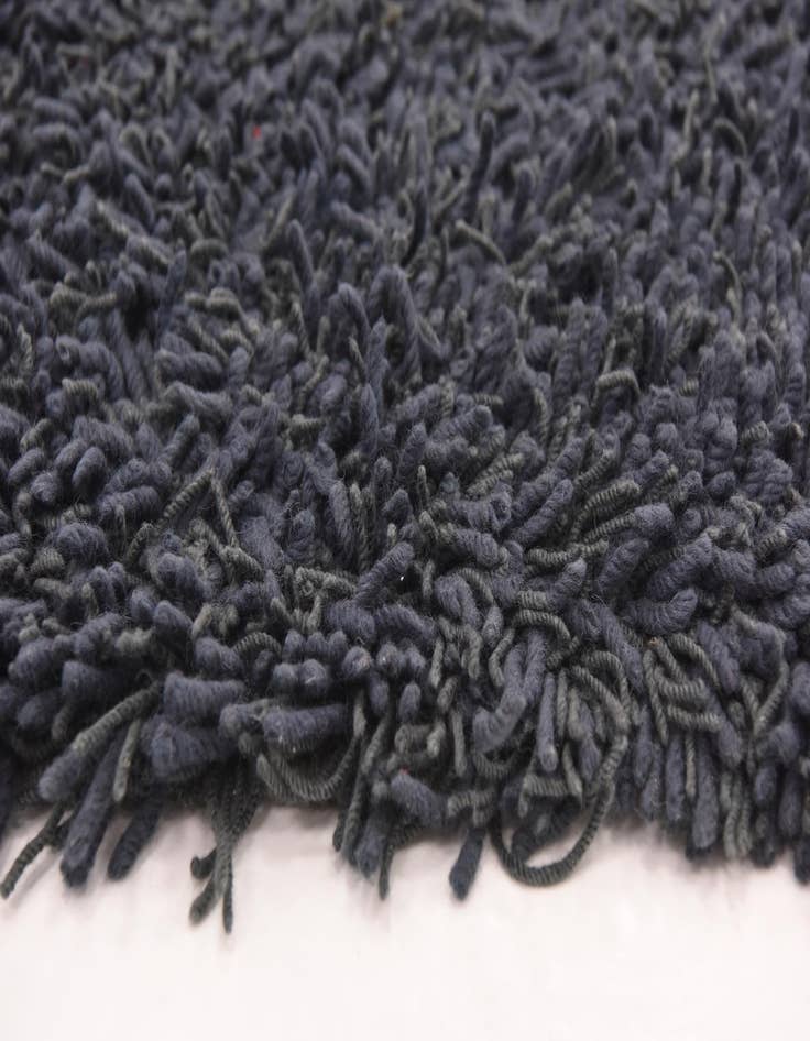 Detail image of  5' 6 x 7' 6 Solid Shag Rug