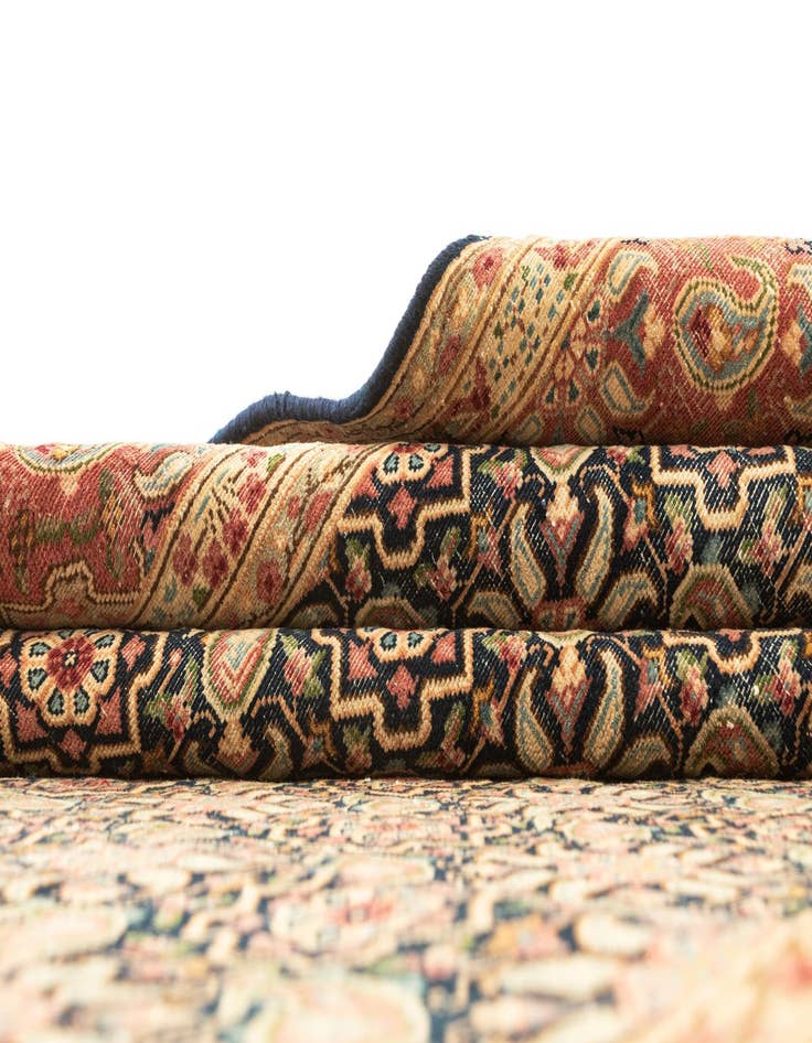 Detail image of  5' 1 x 8' Vintage Royal Rug