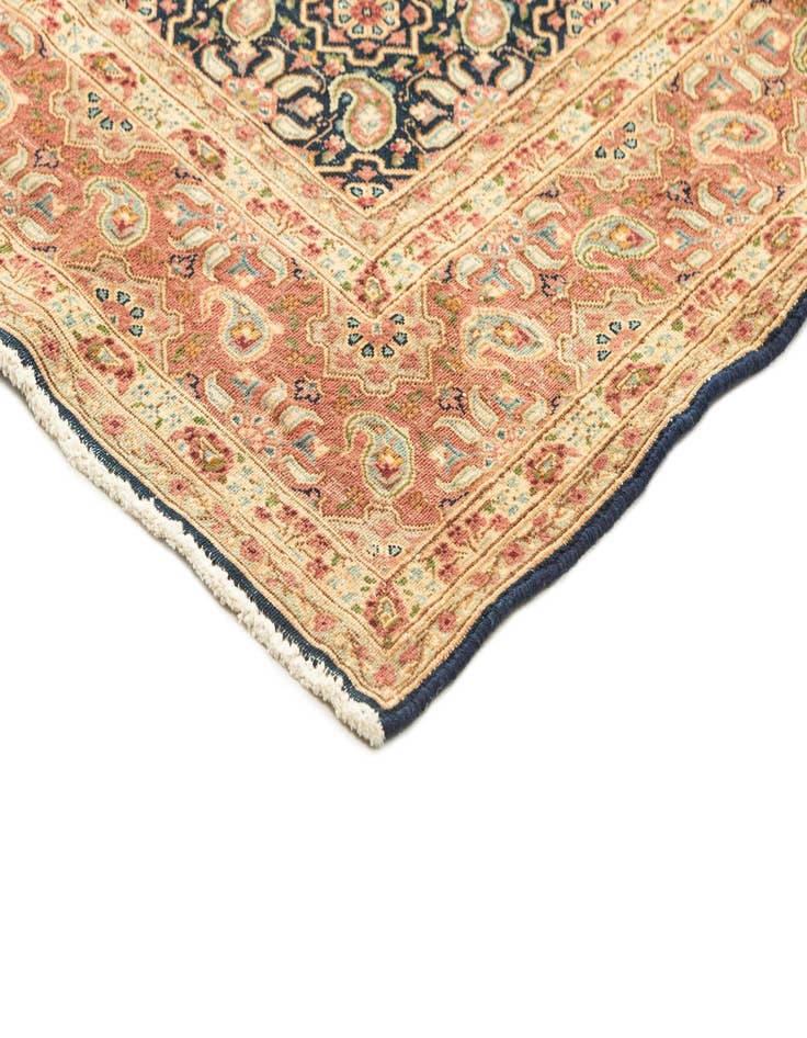 Detail image of  5' 1 x 8' Vintage Royal Rug