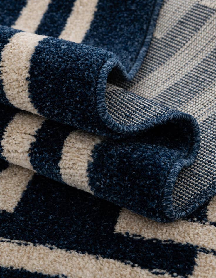 Detail image of  7' 10 x 7' 10 Hera Round Rug