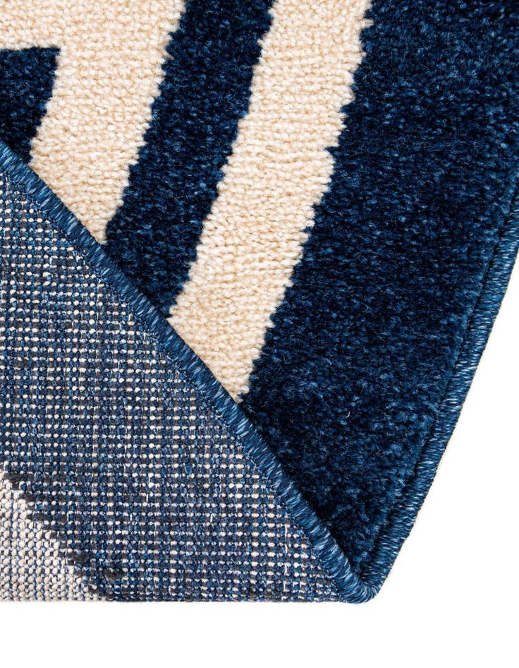 Detail image of  7' 10 x 7' 10 Hera Round Rug