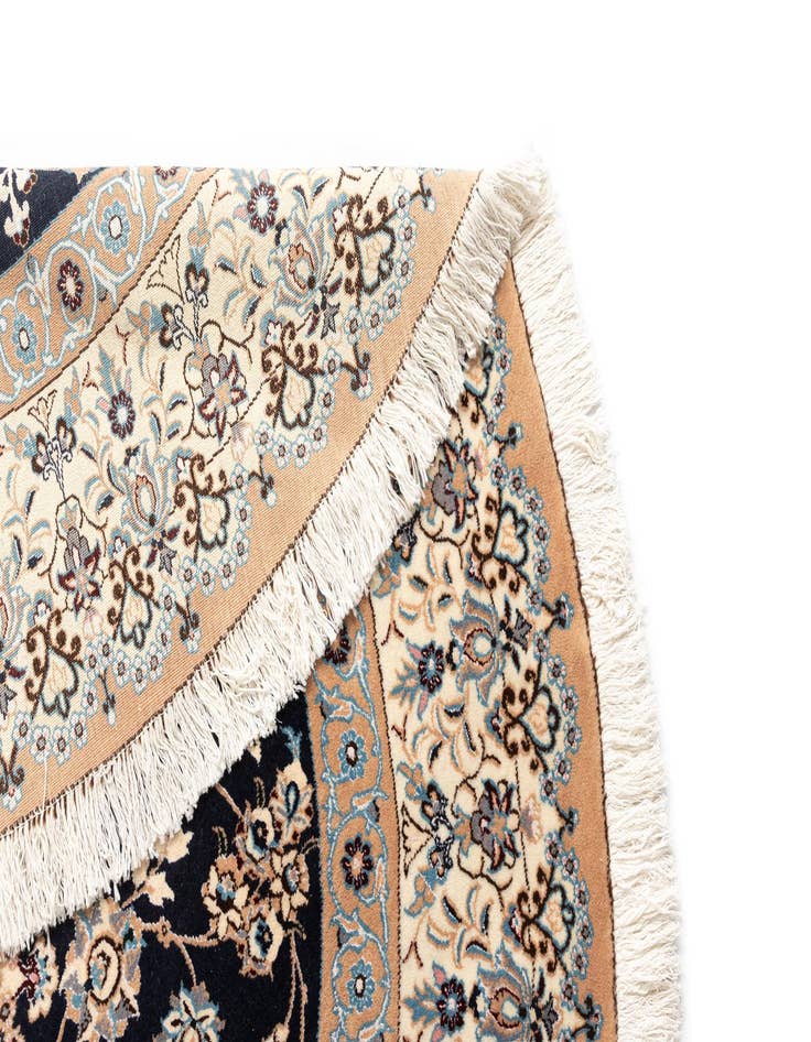 Detail image of  6' 8 x 6' 8 Nain Round Rug