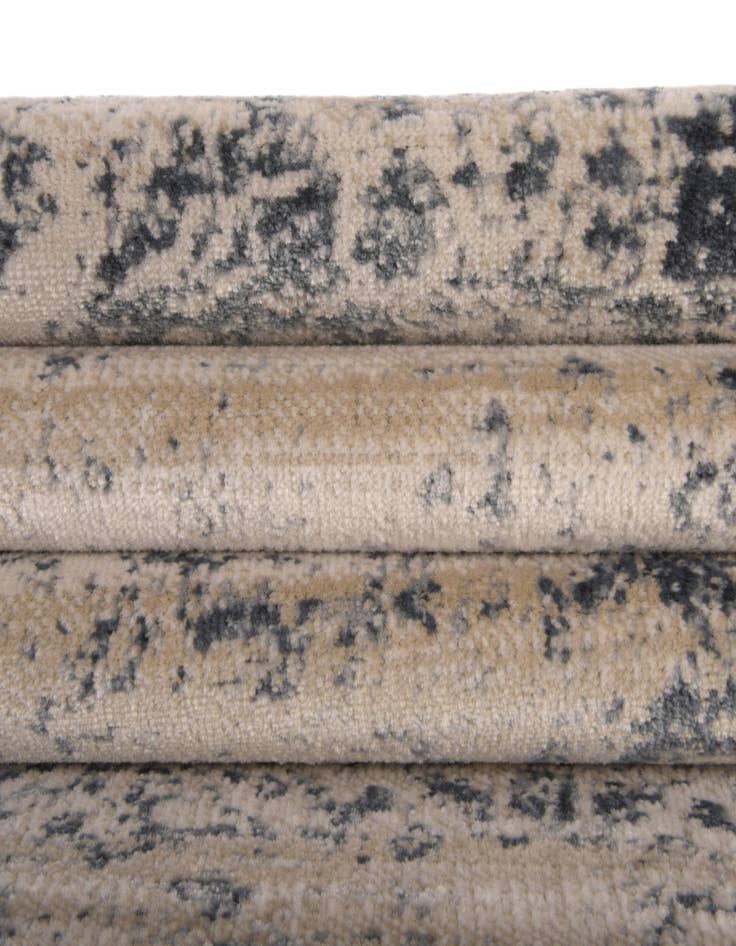 Detail image of  2' 7 x 10' Eliza Runner Rug