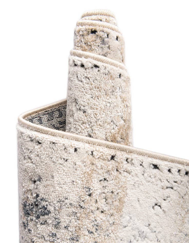 Detail image of  2' 7 x 10' Eliza Runner Rug