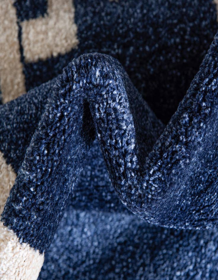 Detail image of  2' 7 x 10' Hera Runner Rug