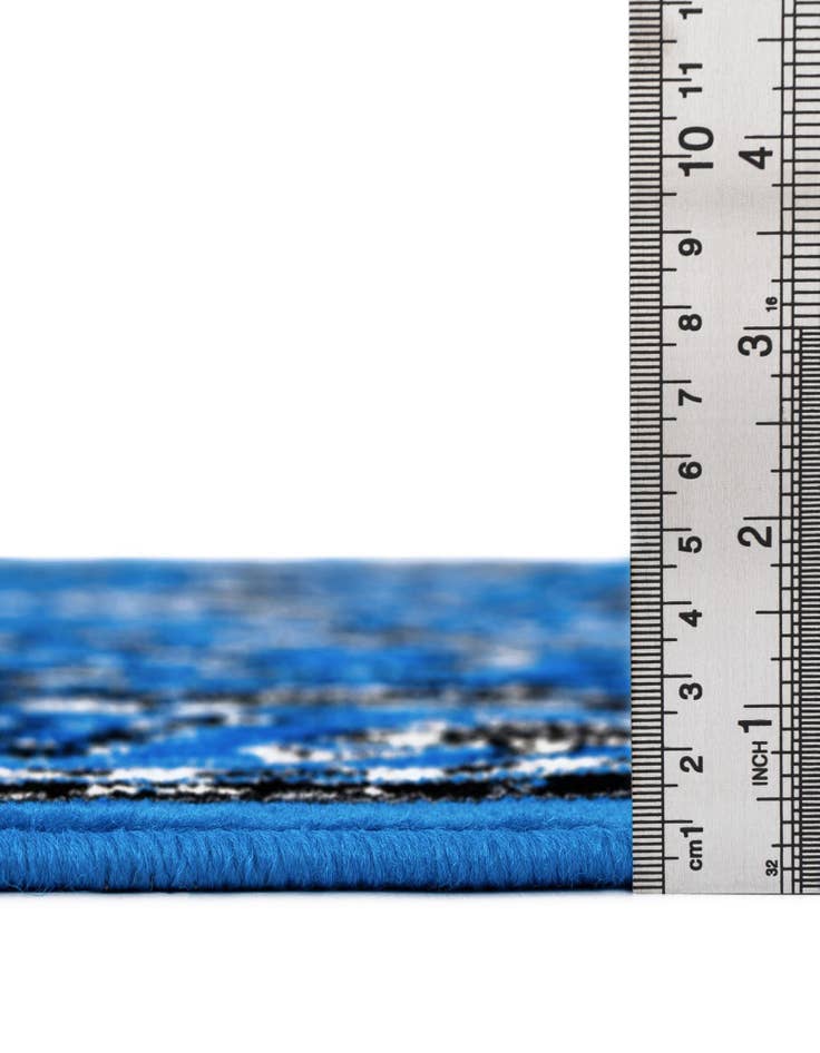 Detail image of  2' 7 x 10' Yasmin Runner Rug