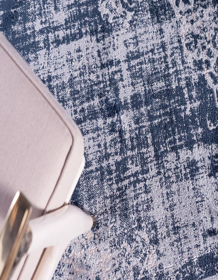 Detail image of  7' 10 x 7' 10 Estate Square Rug