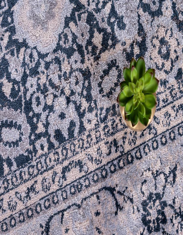 Detail image of  7' 10 x 7' 10 Estate Square Rug