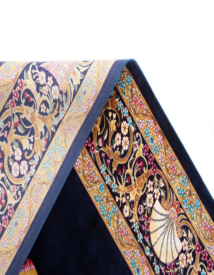 Detail image of  4' 11 x 4' 11 Ghom Design Square Rug