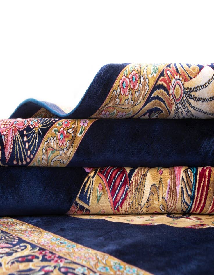 Detail image of  3' 3 x 3' 3 Ghom Design Square Rug