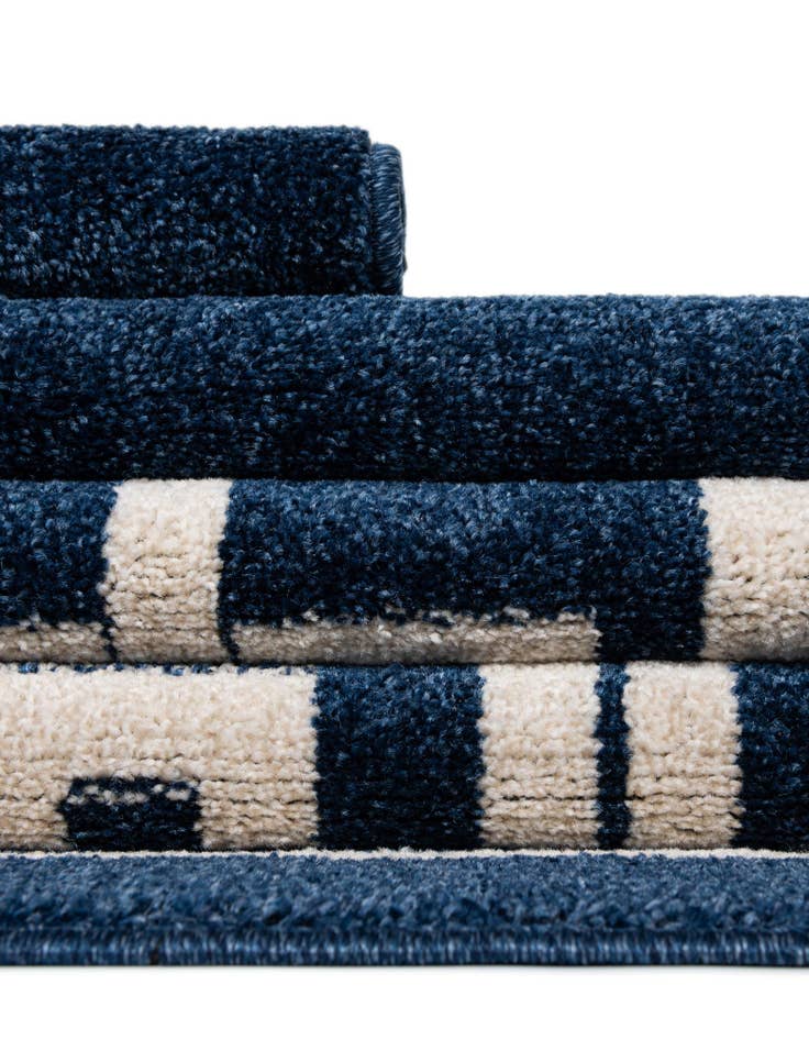 Detail image of  7' 10 x 7' 10 Hera Square Rug