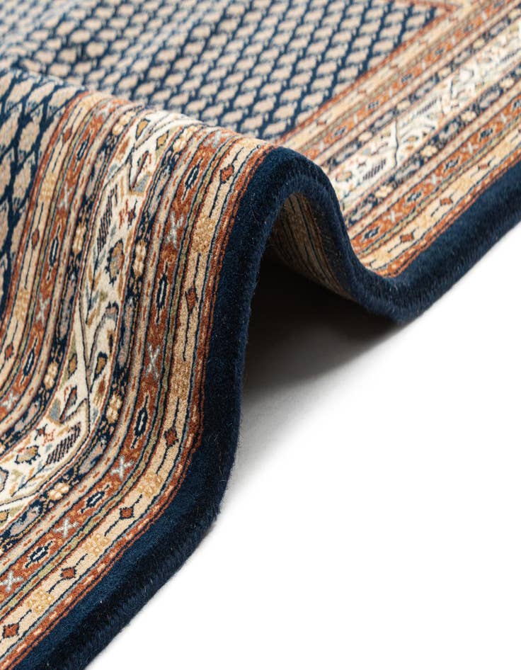 Detail image of  6' 7 x 6' 7 Mir Square Rug