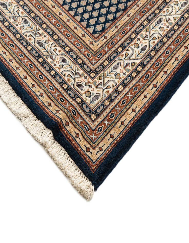 Detail image of  6' 7 x 6' 7 Mir Square Rug