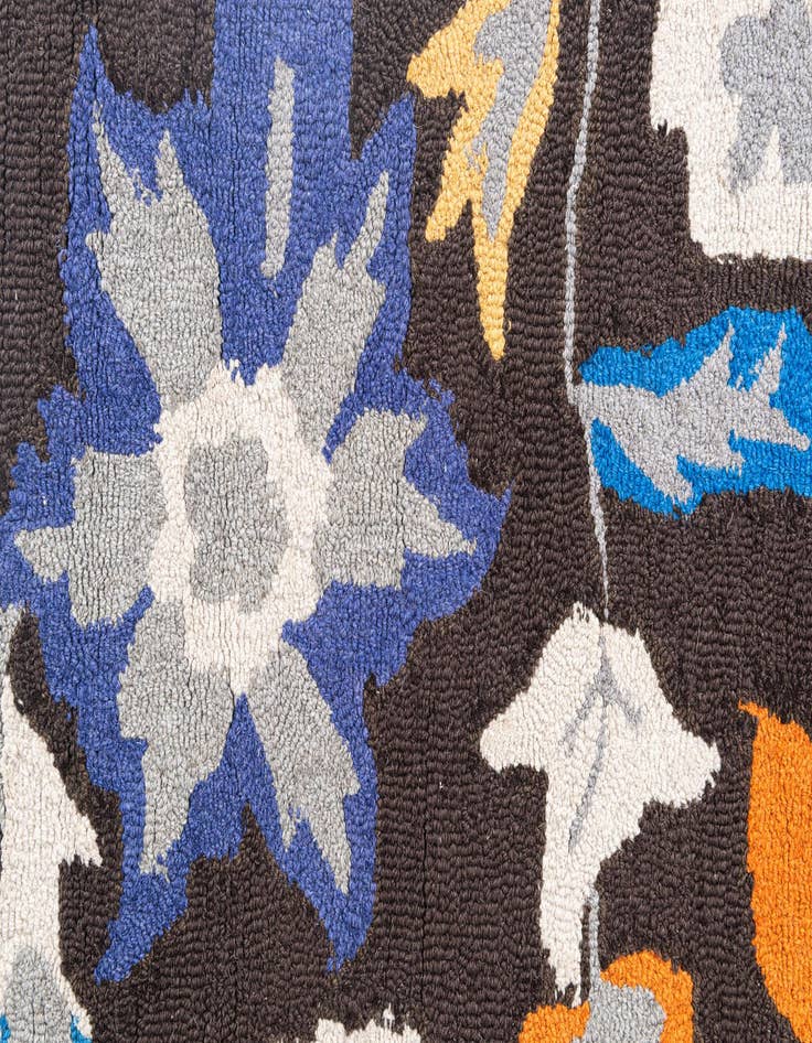 Detail image of  3' 1 x 5' Agra Rug