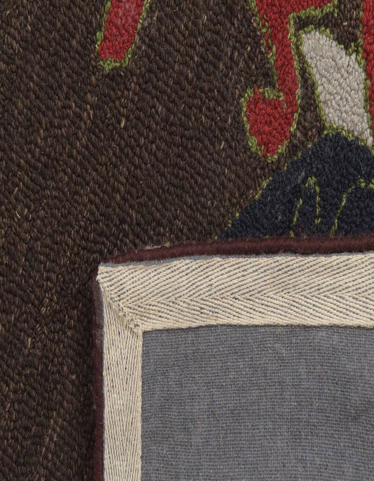 Detail image of  5' x 7' 10 Agra Wool Rug