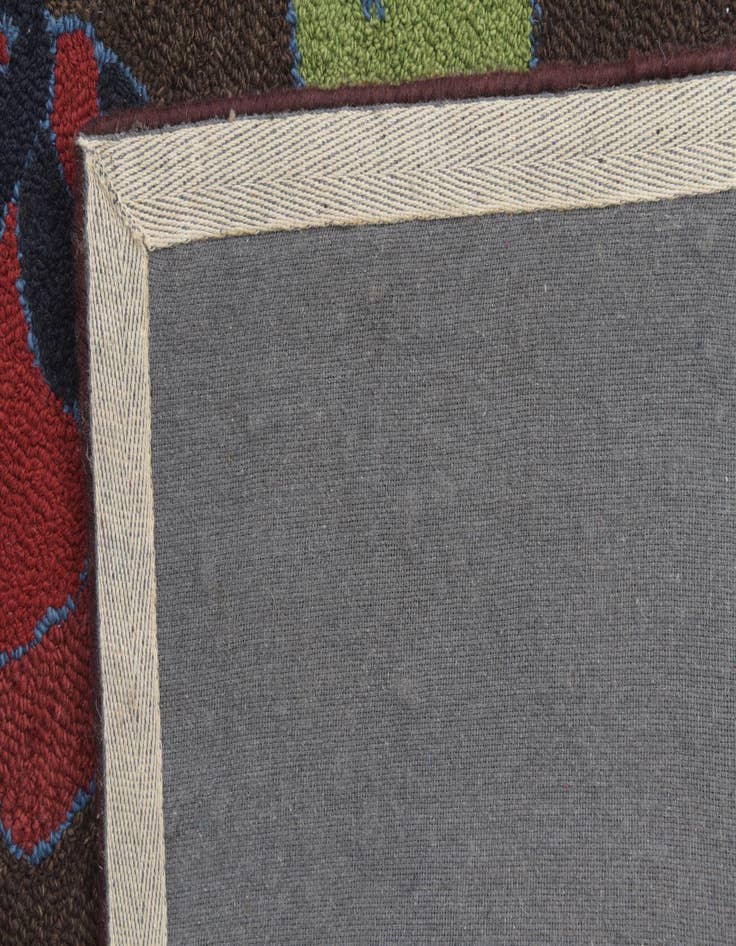 Detail image of  5' 1 x 8' Agra Wool Rug
