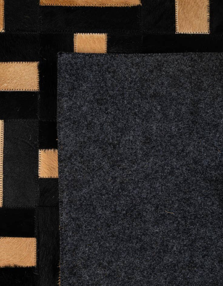 Detail image of  5' 1 x 8' Cowhide - Patchwork Rug