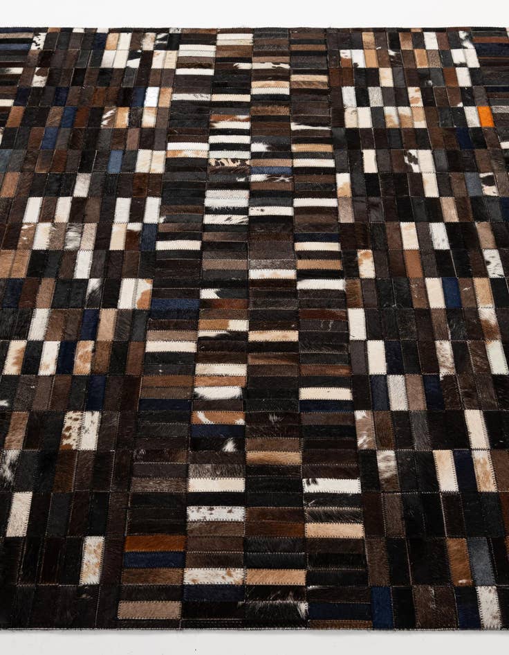 Detail image of  5' 1 x 8' Cowhide - Patchwork Rug
