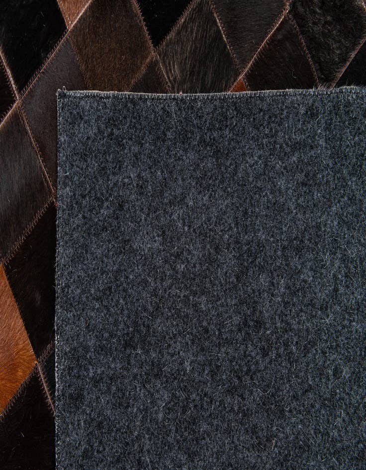 Detail image of  5' x 7' 10 Cowhide Stocks Rug