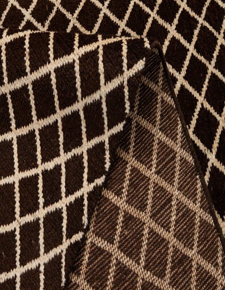 Detail image of  5' 8 x 7' 8  Hand Knotted Darya Wool Rug