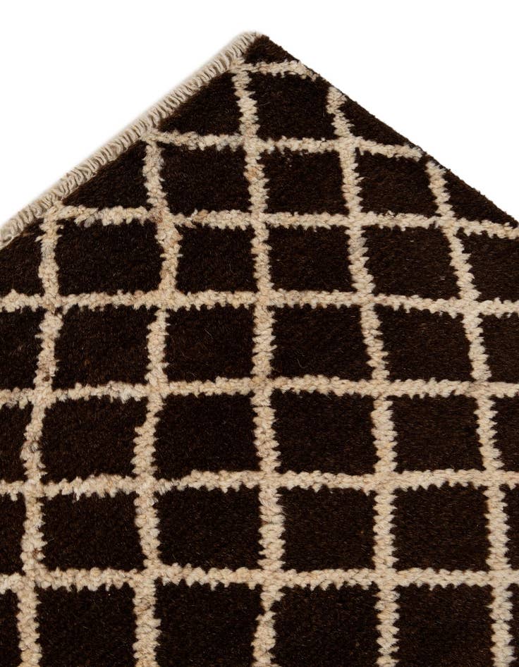 Detail image of  5' 8 x 7' 8  Hand Knotted Darya Wool Rug