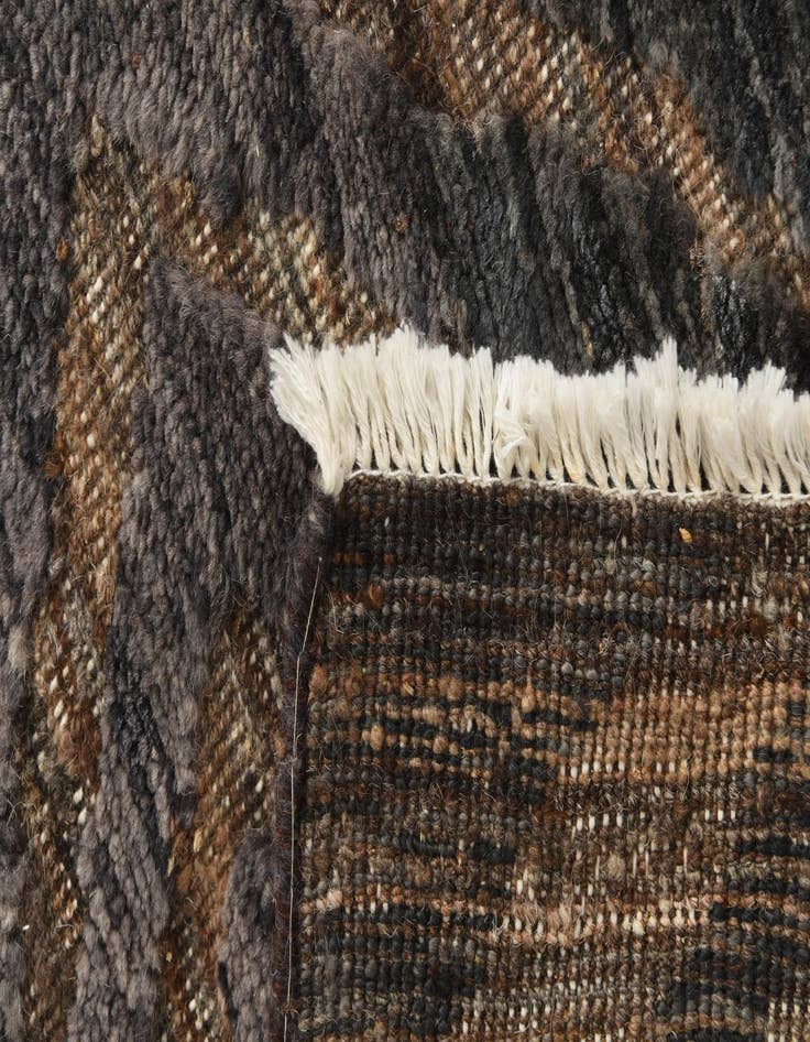 Detail image of  8' 3 x 10' 3  Hand Knotted Darya Wool Rug