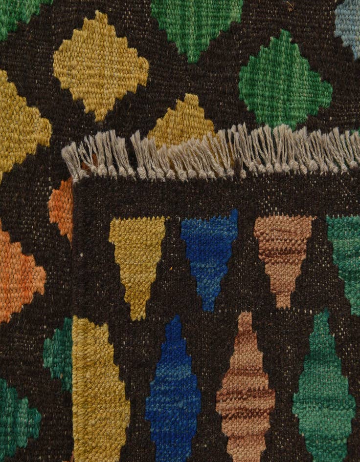 Detail image of  5' 8 x 7' 8  Hand Woven Kilim Modern Wool Rug