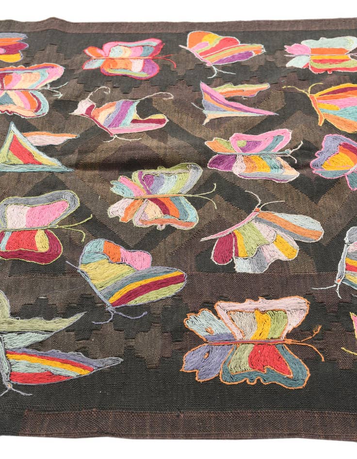 Detail image of  4' 4 x 6' 5  Hand Woven Kilim Suzani Wool Rug