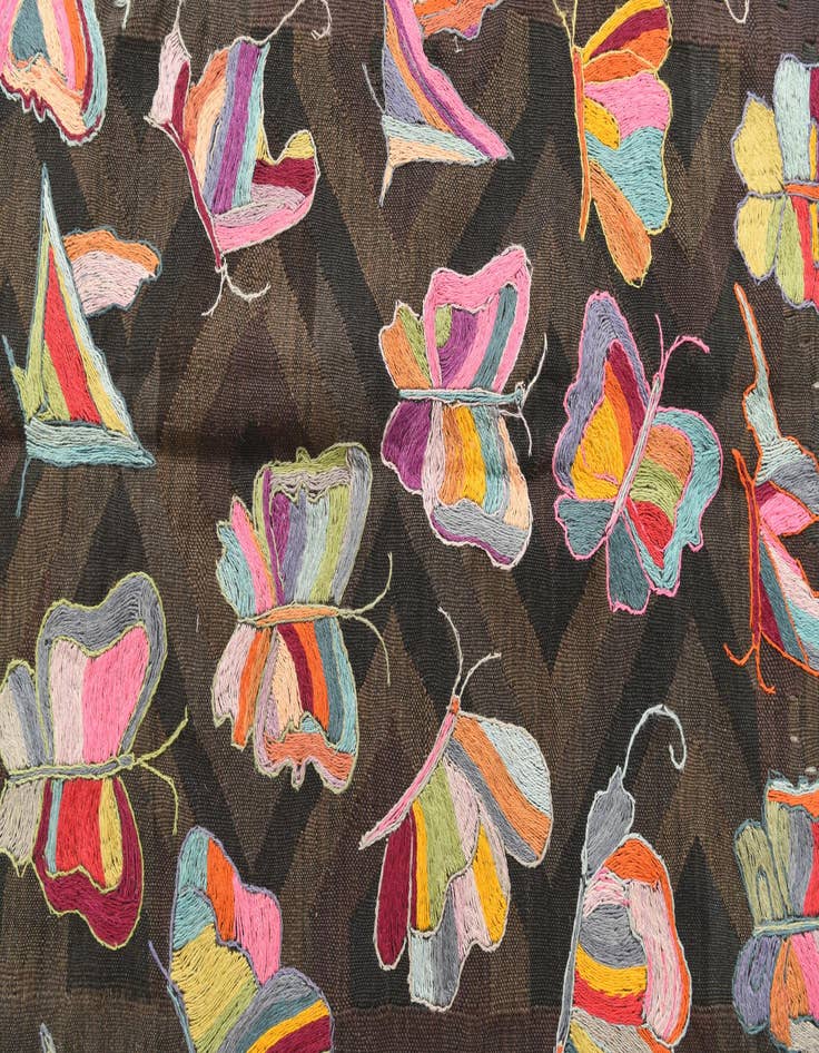 Detail image of  4' 4 x 6' 5  Hand Woven Kilim Suzani Wool Rug