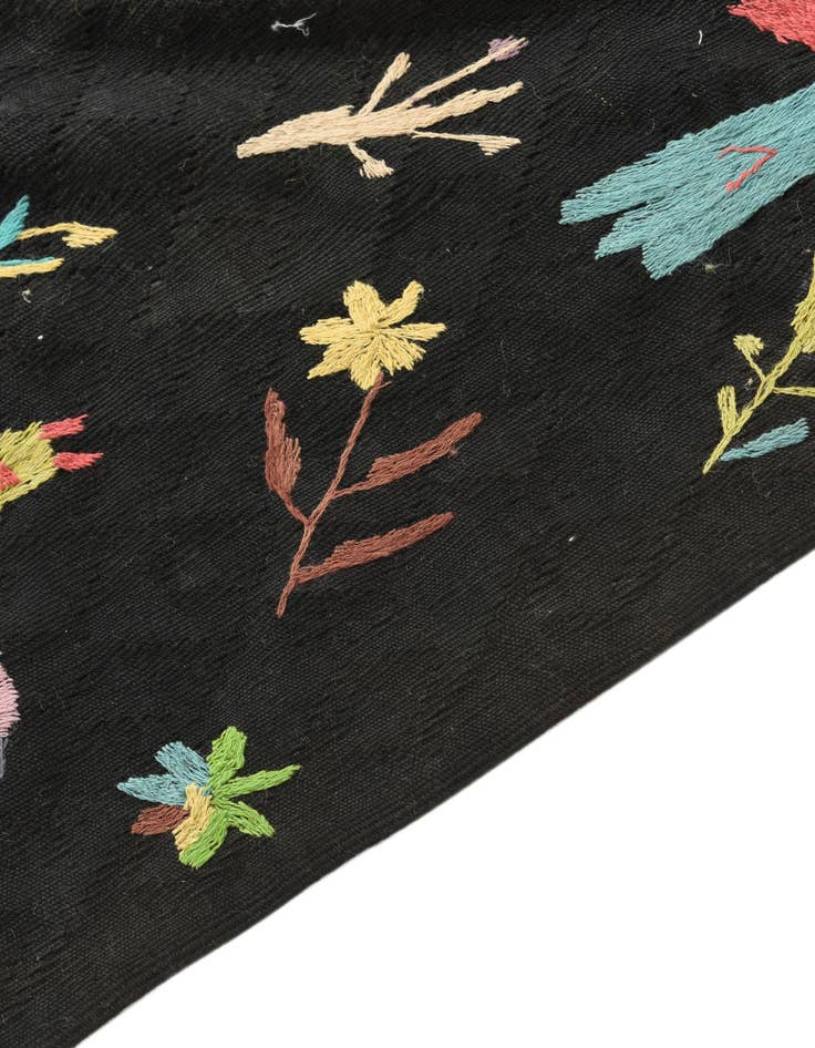 Detail image of  6' x 9' 5  Hand Woven Kilim Suzani Wool Rug