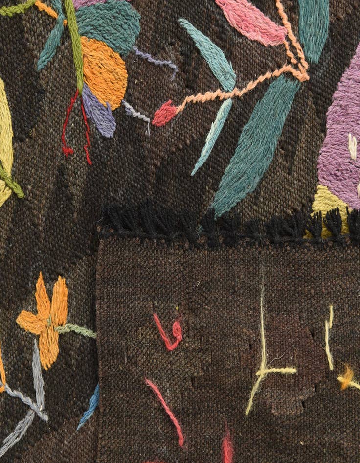 Detail image of  4' 7 x 6' 4  Hand Woven Kilim Suzani Wool Rug