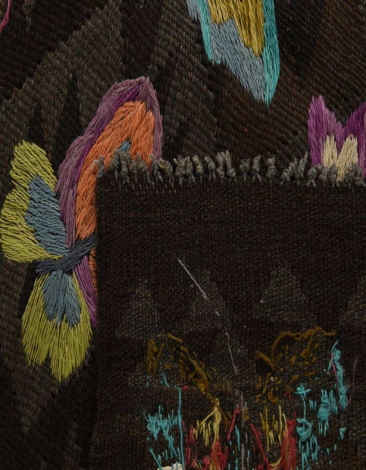 Detail image of  6' 5 x 9' 5  Hand Woven Kilim Suzani Wool Rug