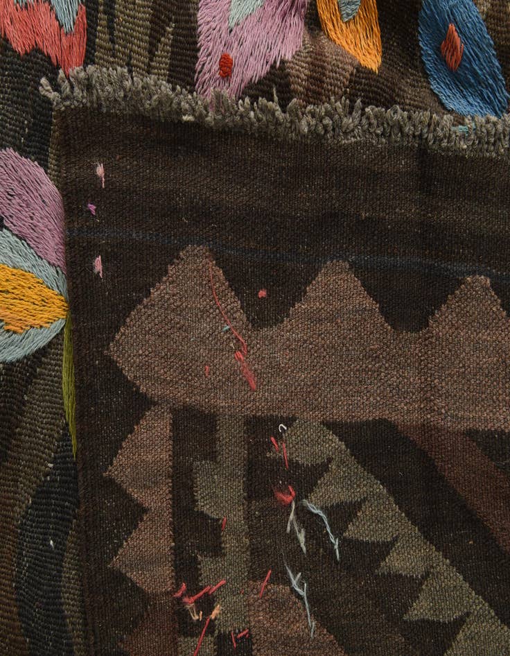 Detail image of  5' 5 x 8'  Hand Woven Kilim Suzani Wool Rug