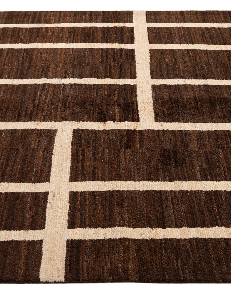 Detail image of  5' 9 x 7' 8  Hand Knotted Modern Ziegler Wool Rug