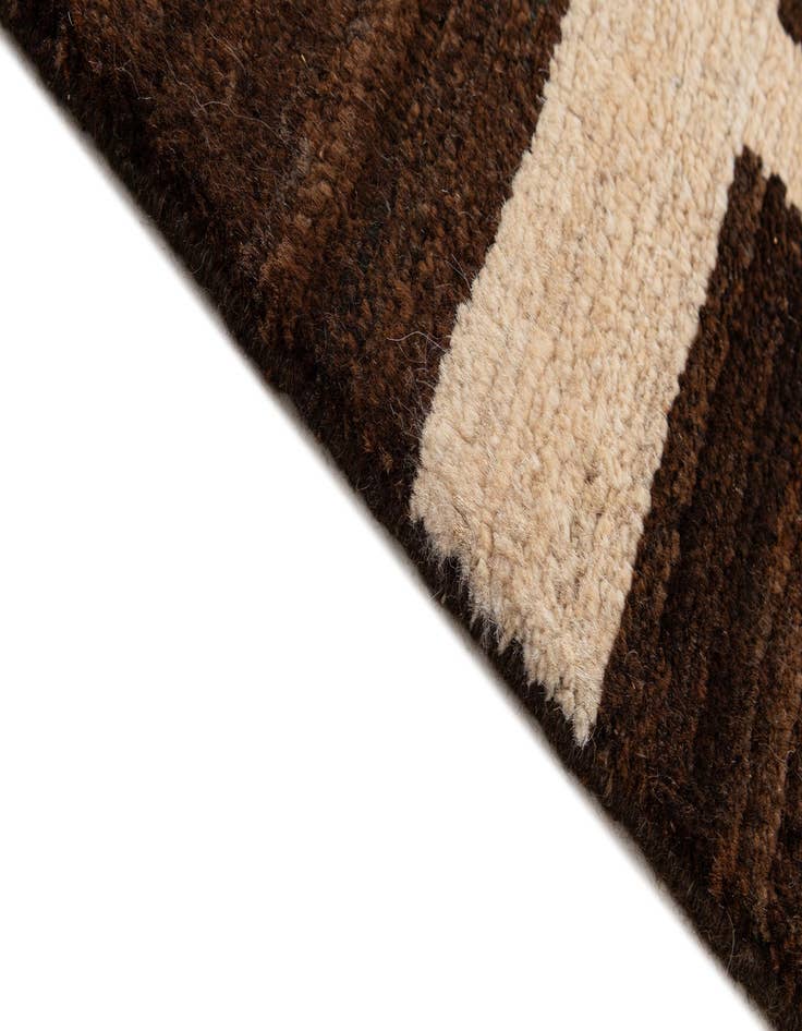 Detail image of  5' 9 x 7' 8  Hand Knotted Modern Ziegler Wool Rug