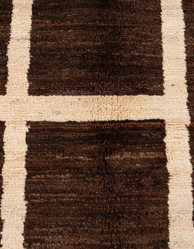 Detail image of  5' 9 x 7' 8  Hand Knotted Modern Ziegler Wool Rug