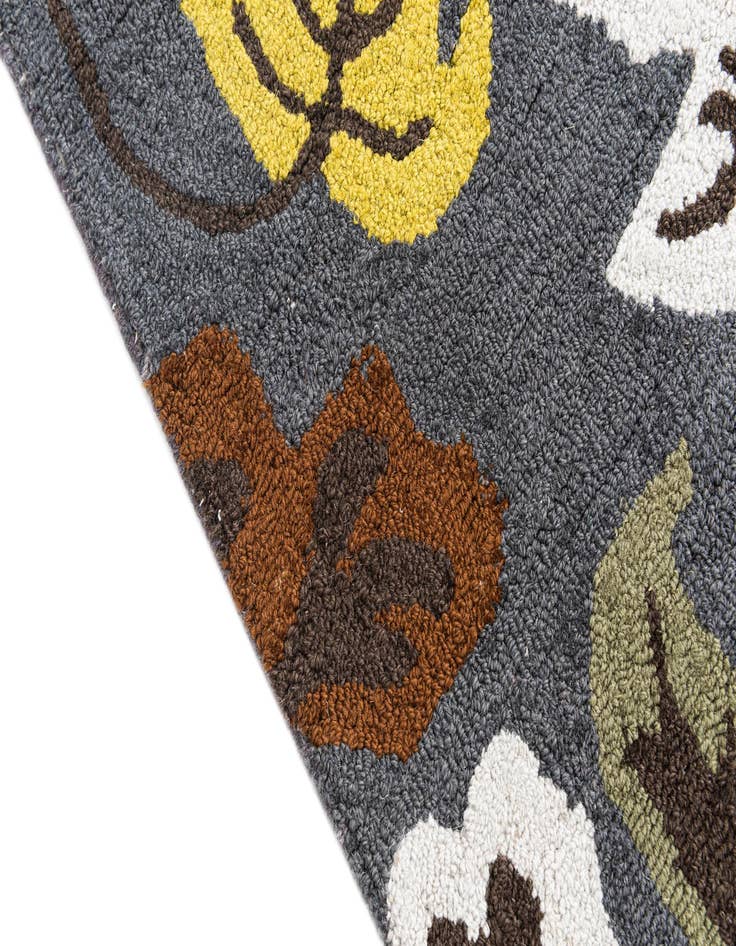 Detail image of  3' 1 x 4' 10 Agra Rug