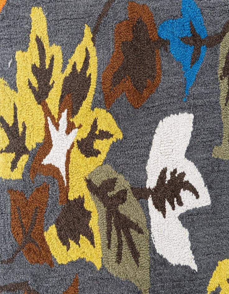 Detail image of  3' 1 x 4' 10 Agra Rug