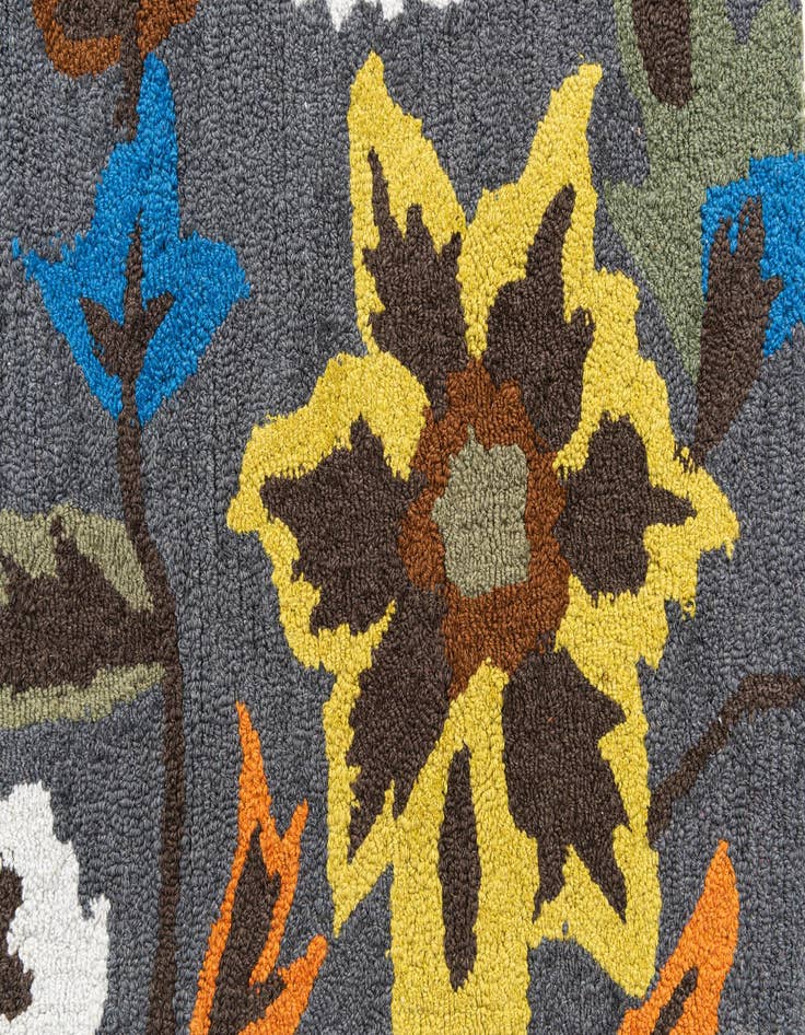 Detail image of  3' 1 x 4' 10 Agra Rug