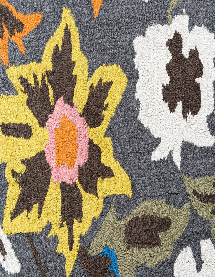 Detail image of  3' 1 x 4' 10 Agra Rug