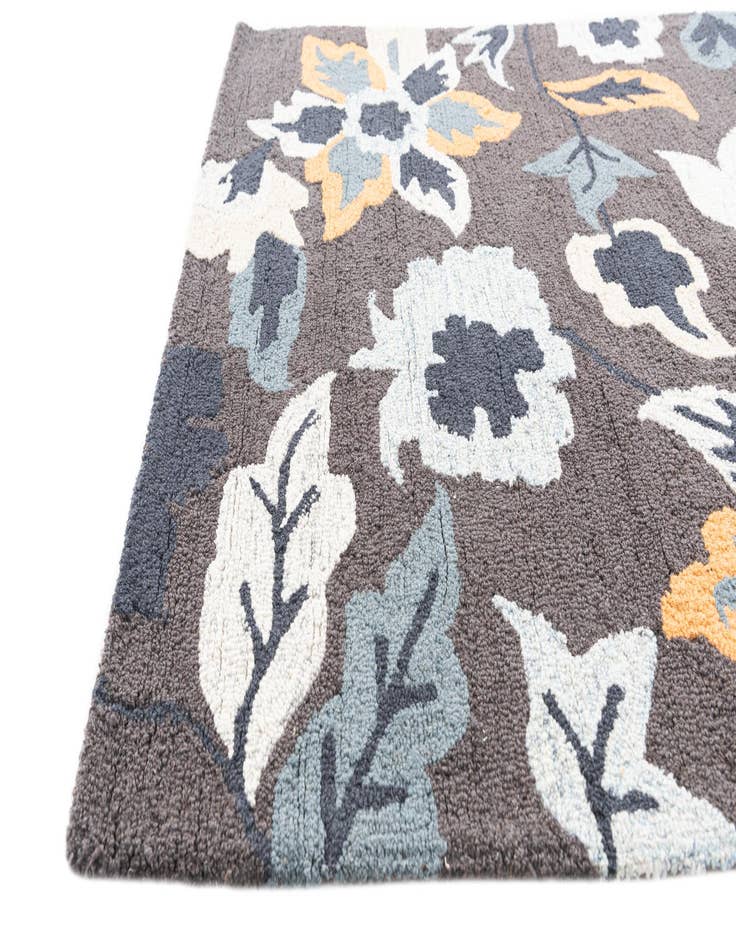 Detail image of  4' x 6' Agra Rug