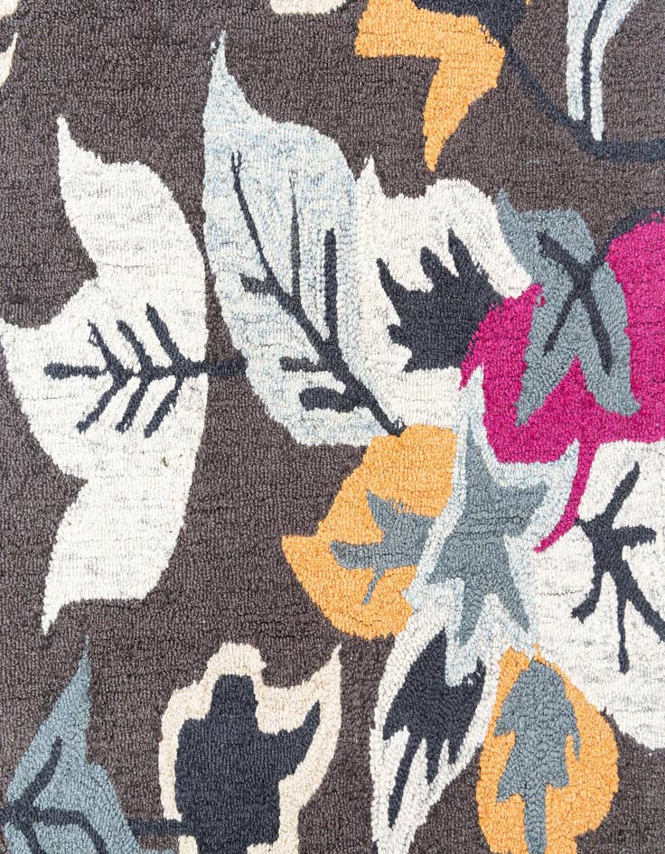 Detail image of  4' x 6' Agra Rug