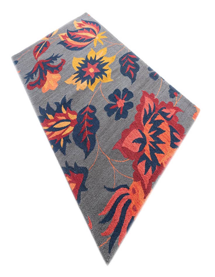 Detail image of  5' x 8' Agra Rug