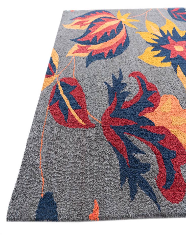 Detail image of  5' x 8' Agra Rug