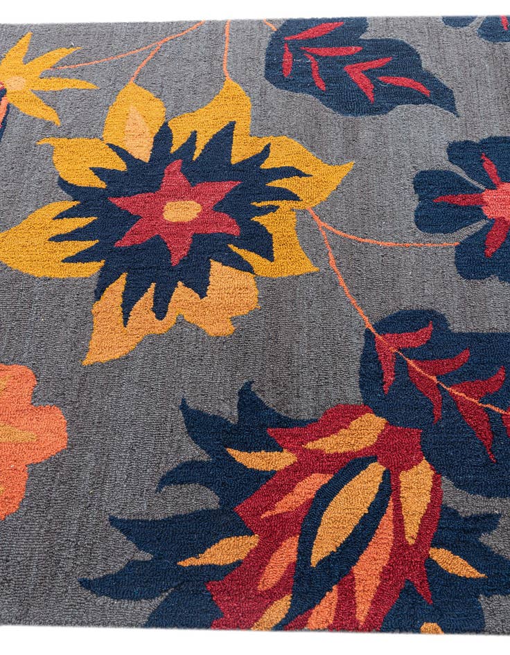 Detail image of  5' x 8' Agra Rug